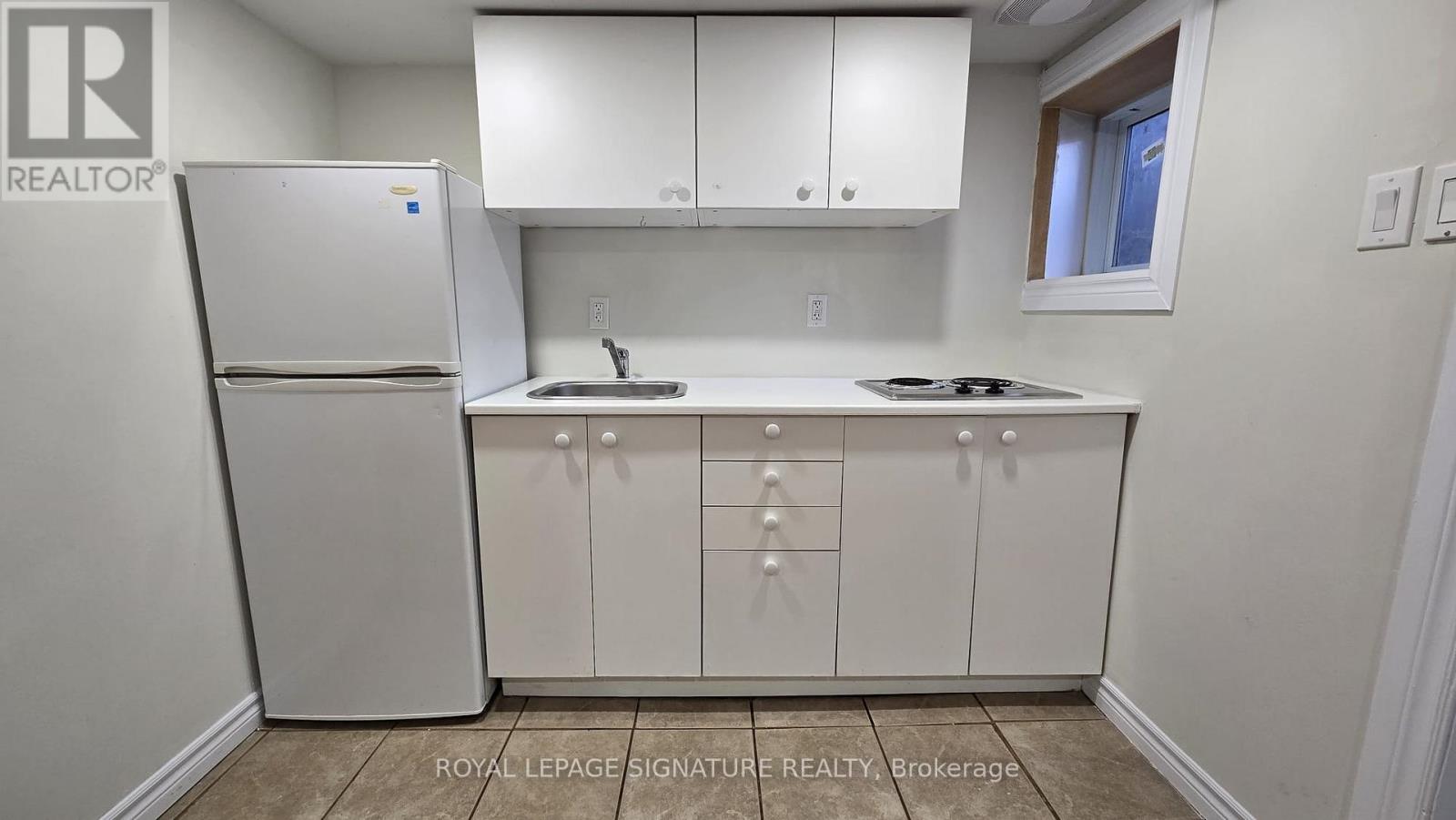 LOWER #3 - 3661 LAKESHORE BOULEVARD W