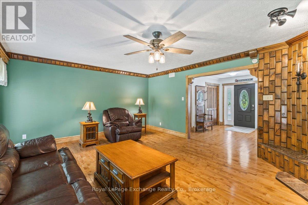39 EASTWOOD CRESCENT