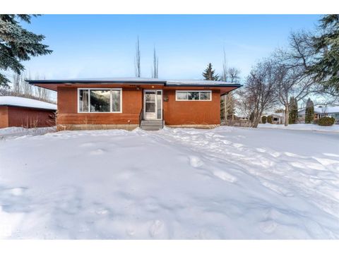 12202 45 ST NW Edmonton AB T5W2V3