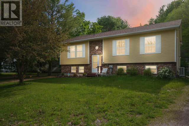11 Robinson Drive