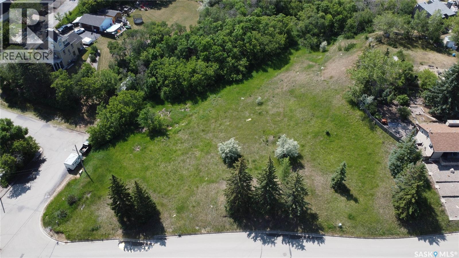 Photo 1 of 5 — 325 James STREET S, Lumsden, SK S0G3C0