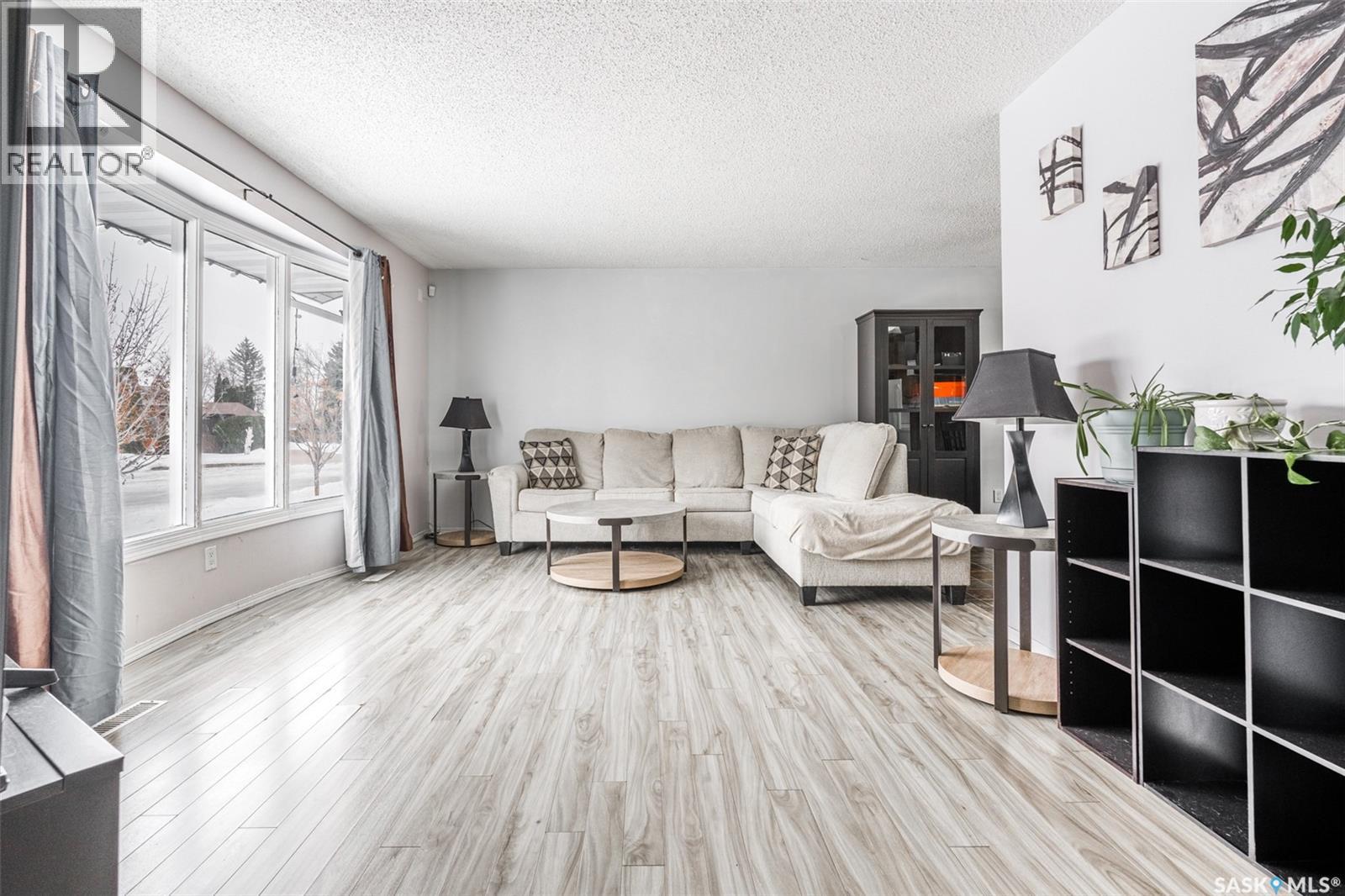 215 Needham CRESCENT