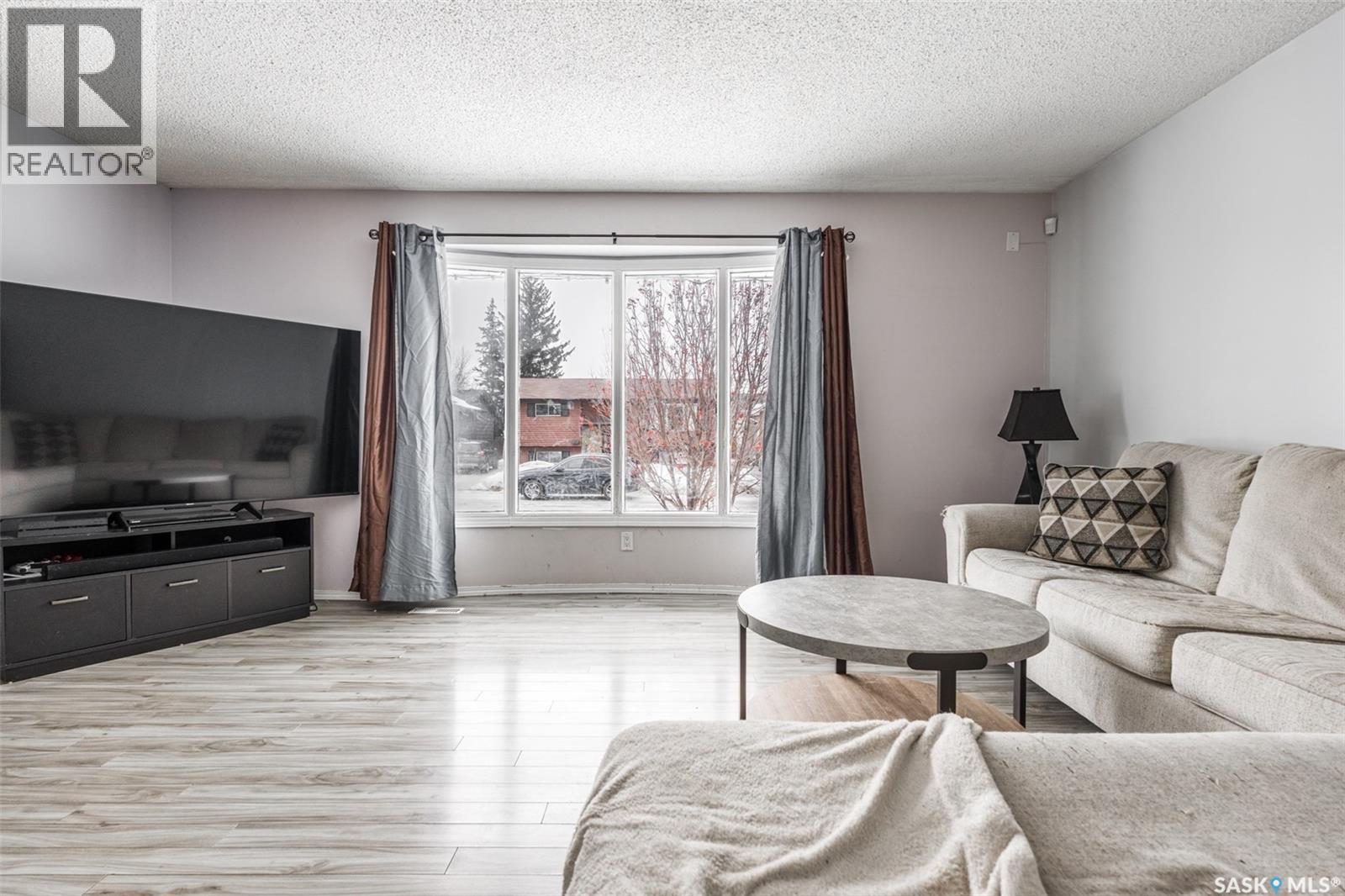 215 Needham CRESCENT