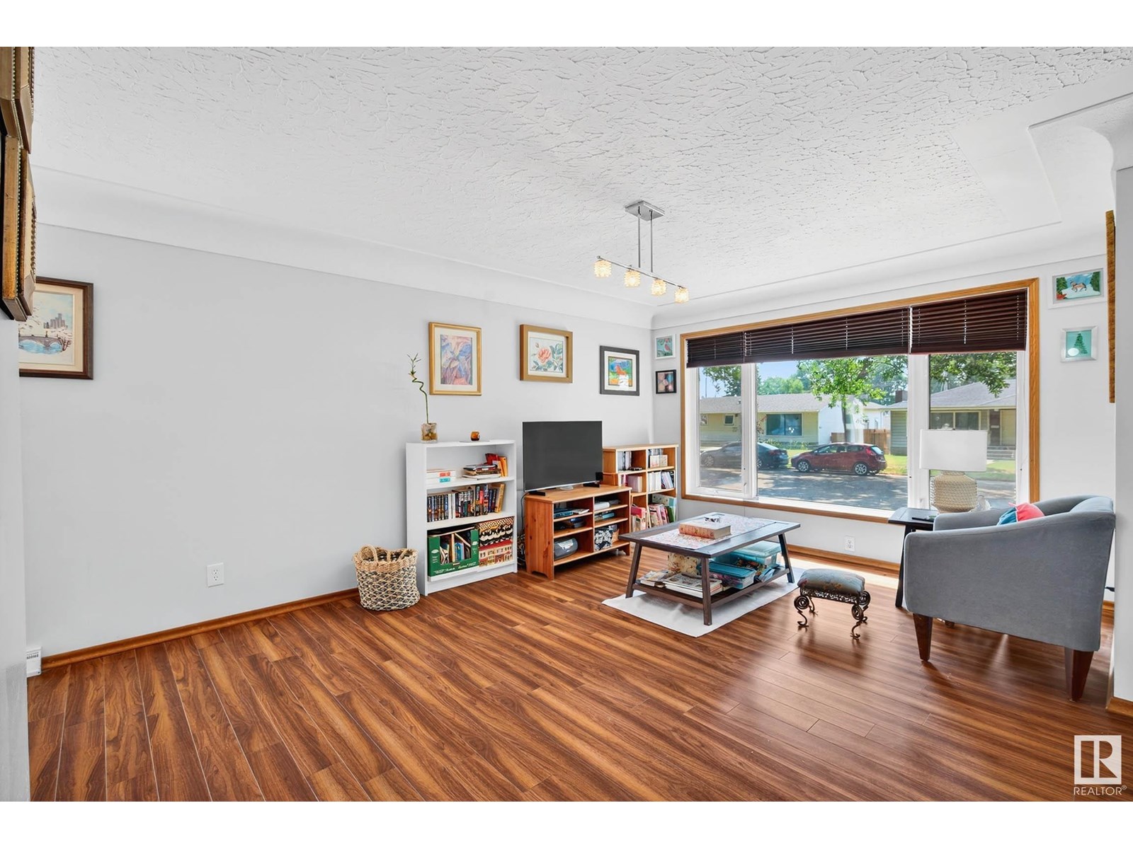 4816 117 AV NW