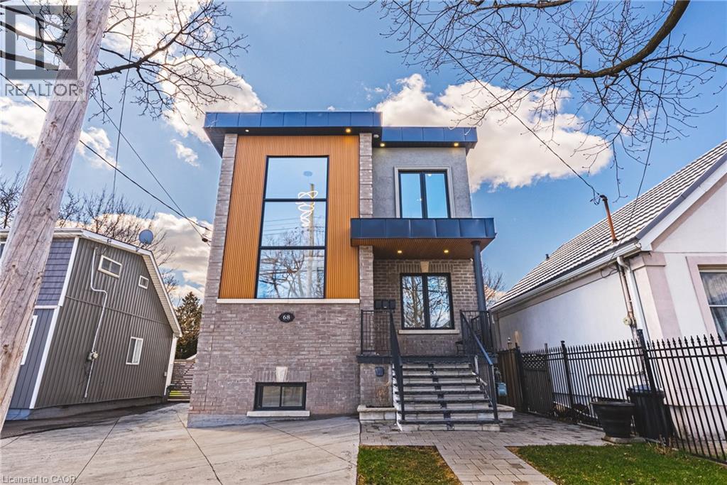 68 VANSITMART Avenue