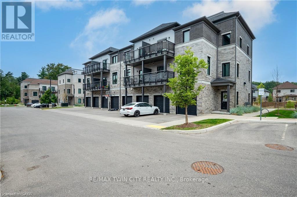 Photo 1 of 49 — 27 - 107 WESTRA DRIVE Unit 27, Guelph/Eramosa, ON N1K0B9