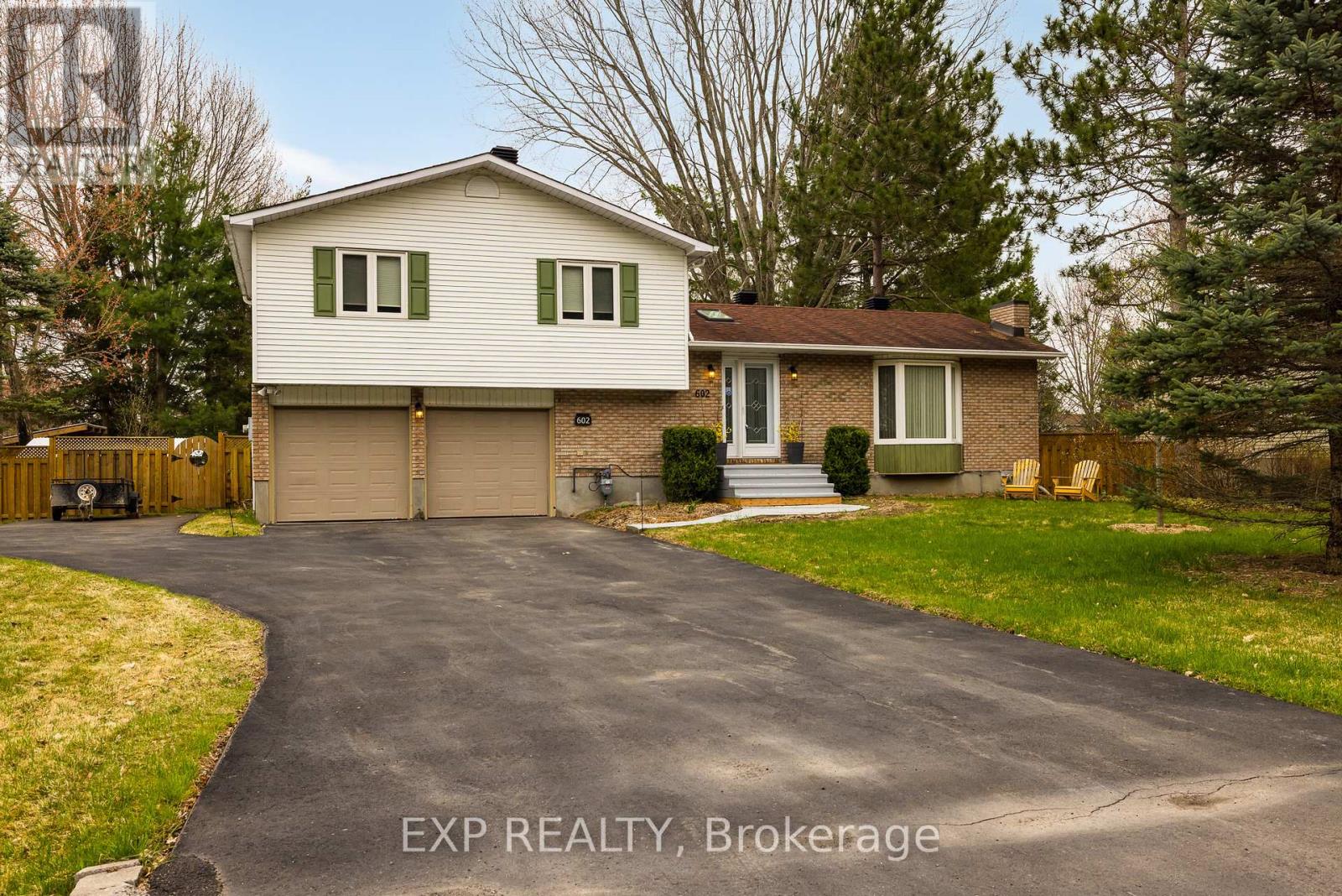 Photo 1 of 49 — 602 CHURCH STREET, Russell, ON K4R1C4