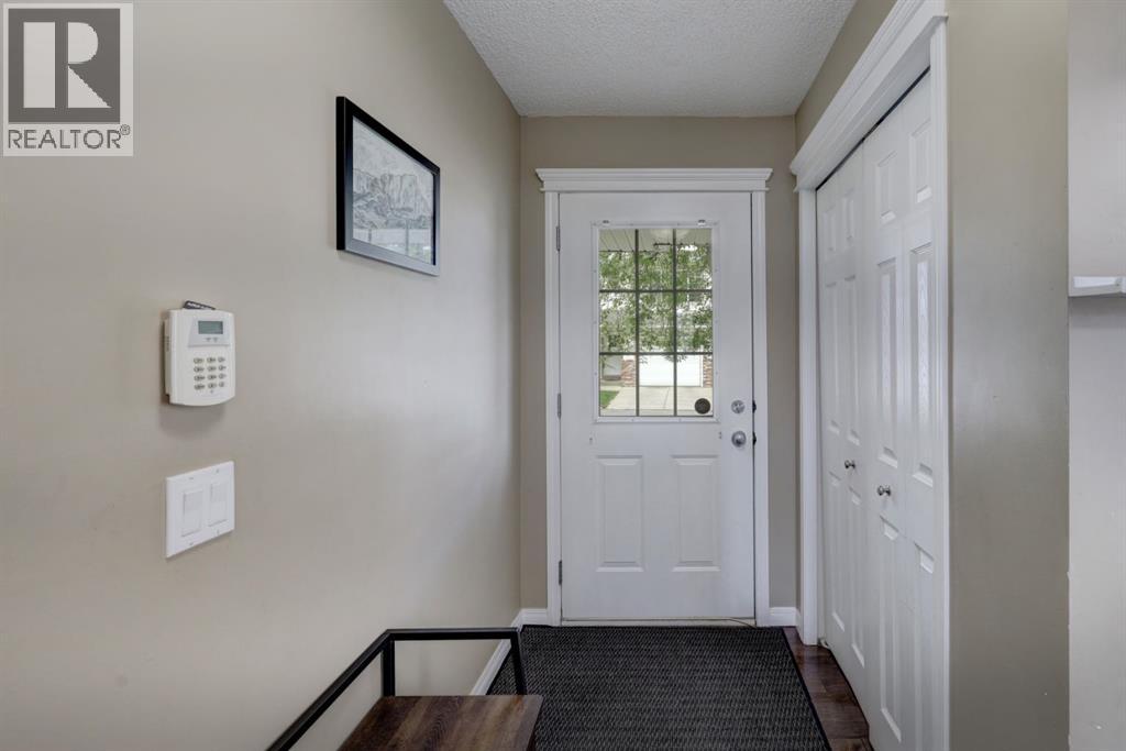 82 Country Hills Cove NW