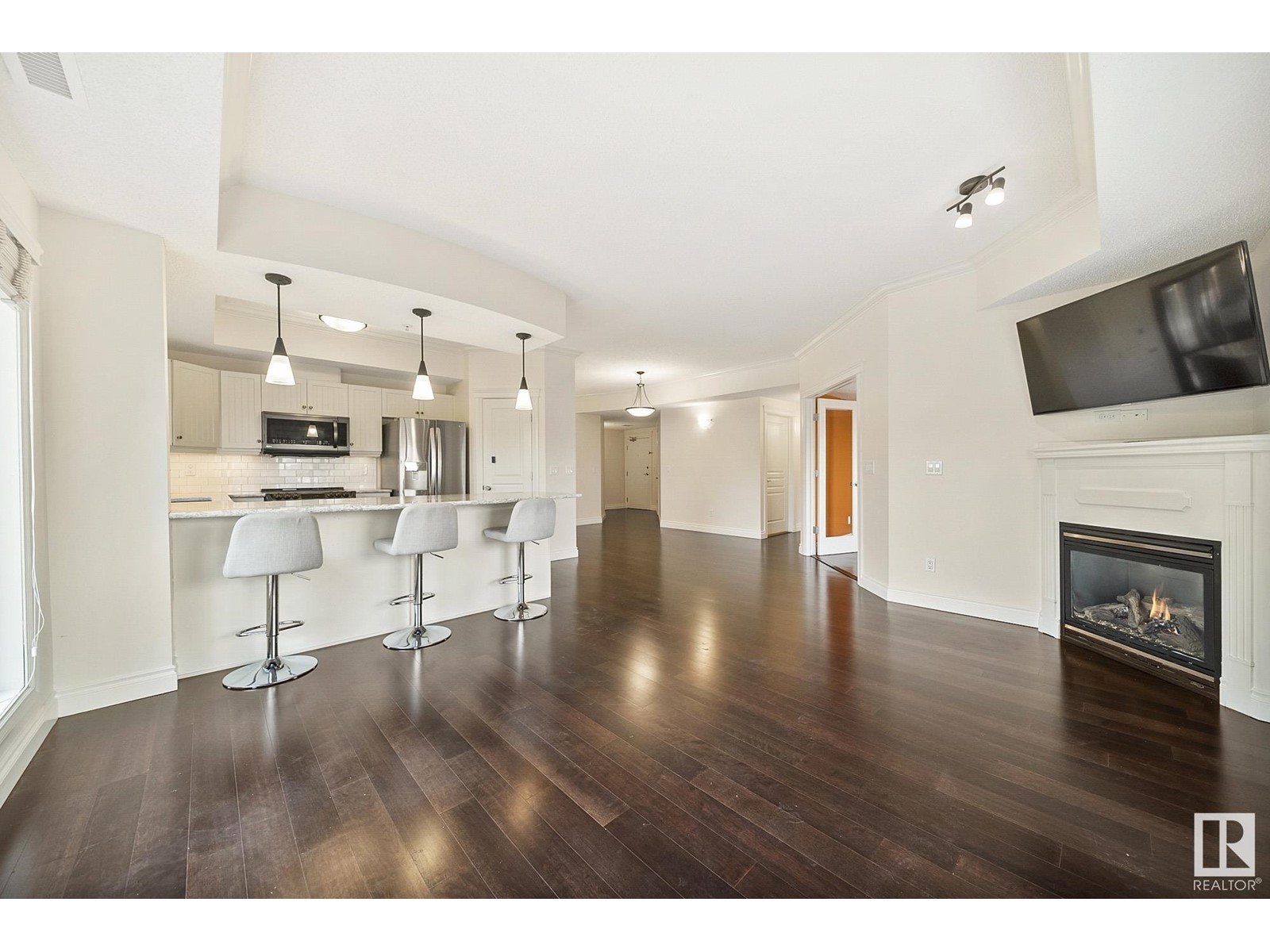 #401 10232 115 ST NW