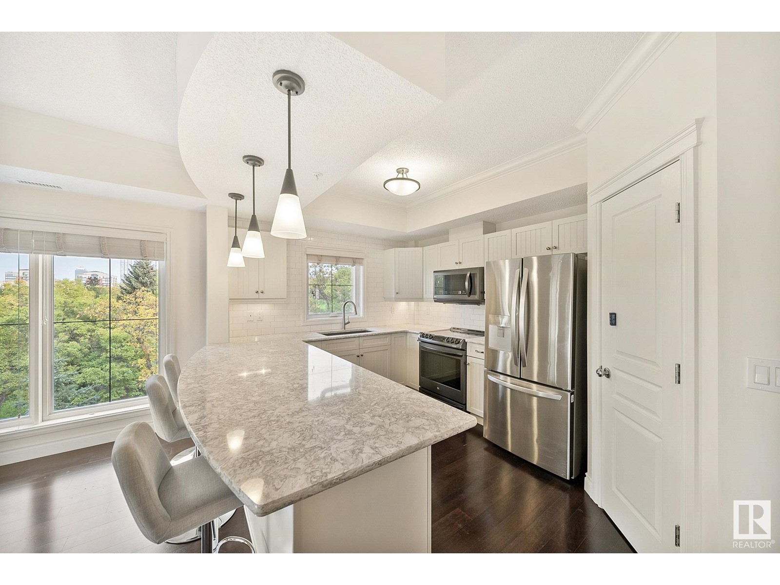 #401 10232 115 ST NW