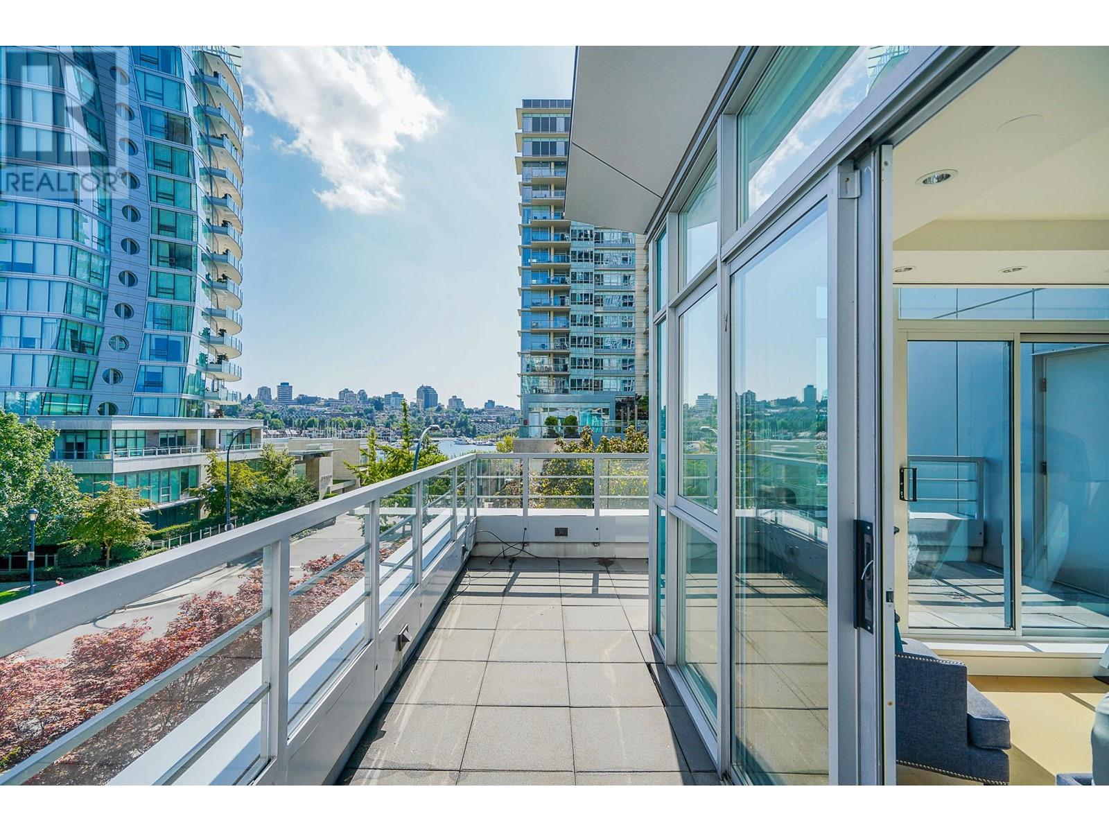 403 BEACH CRESCENT