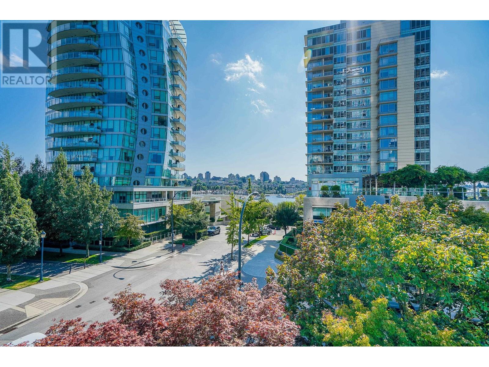 403 BEACH CRESCENT