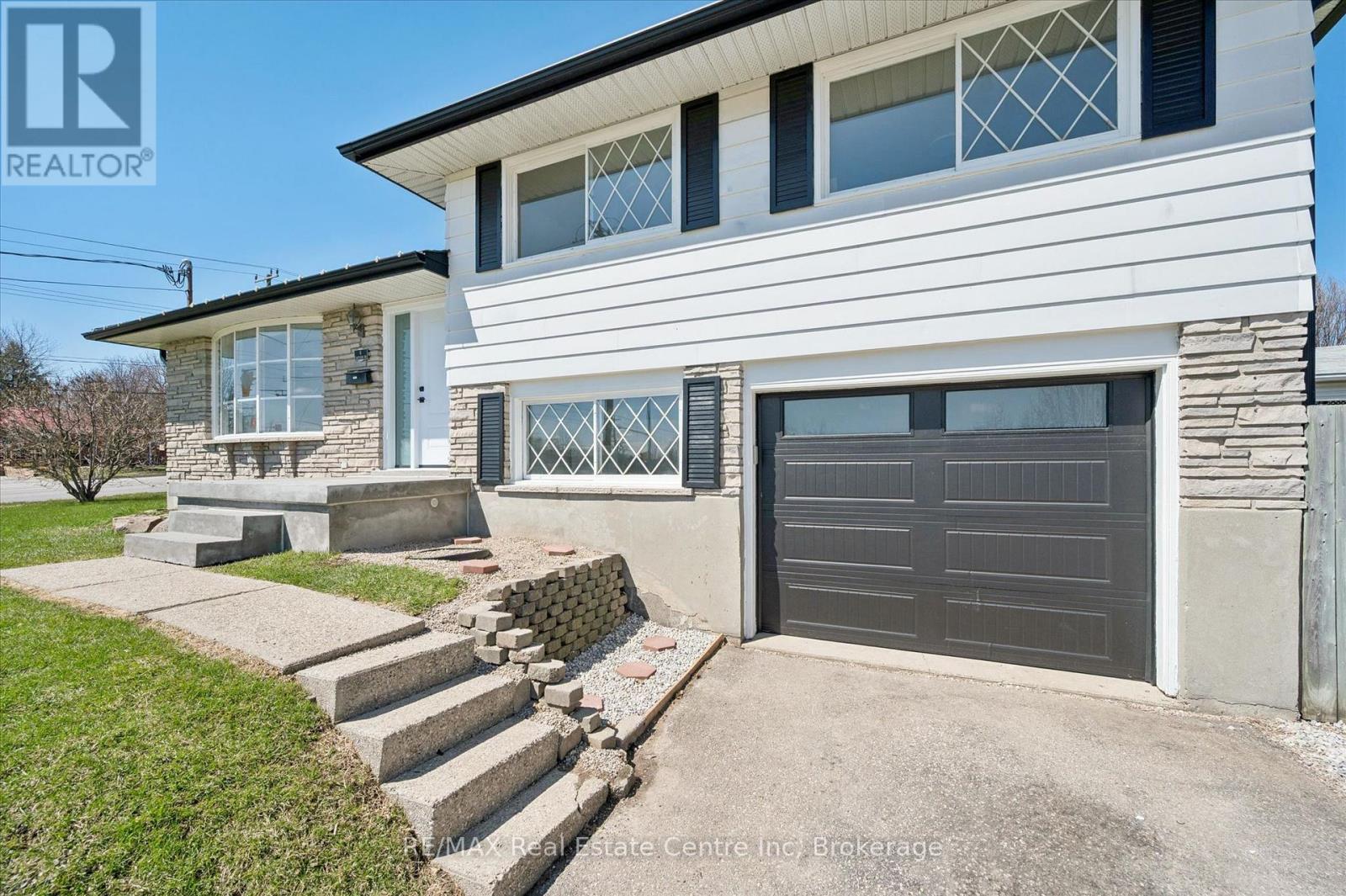 6 EASTVIEW ROAD