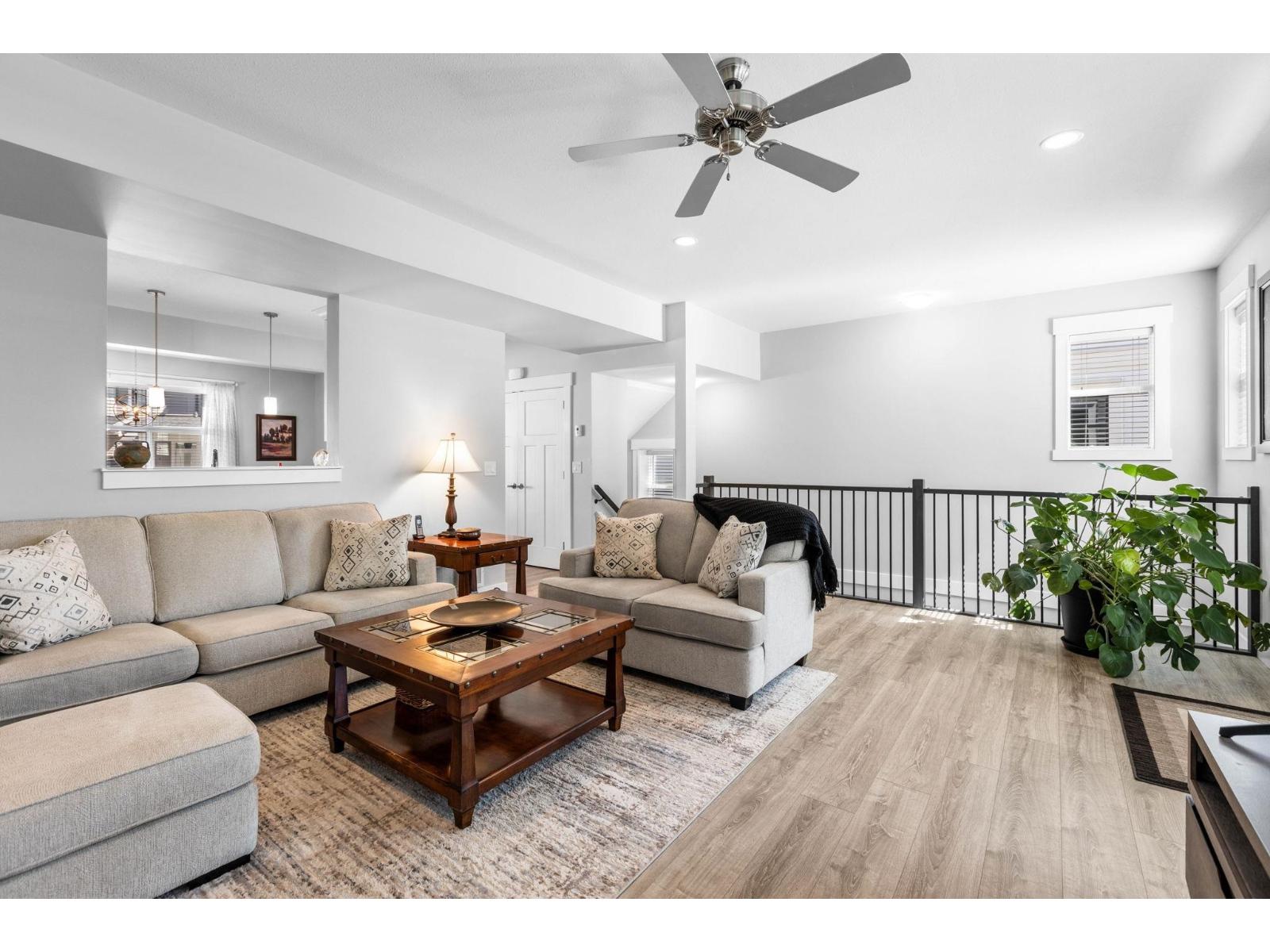 25 386 PINE AVENUE|Harrison Hot Springs