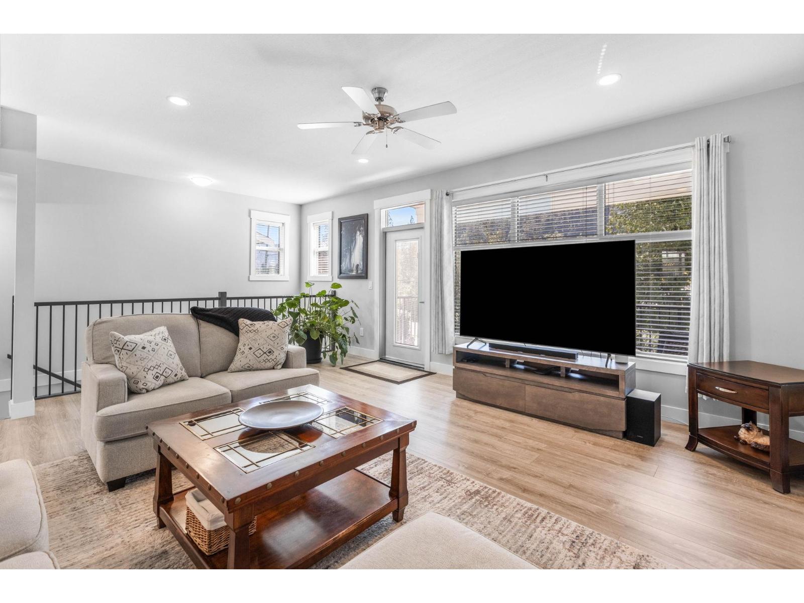 25 386 PINE AVENUE|Harrison Hot Springs