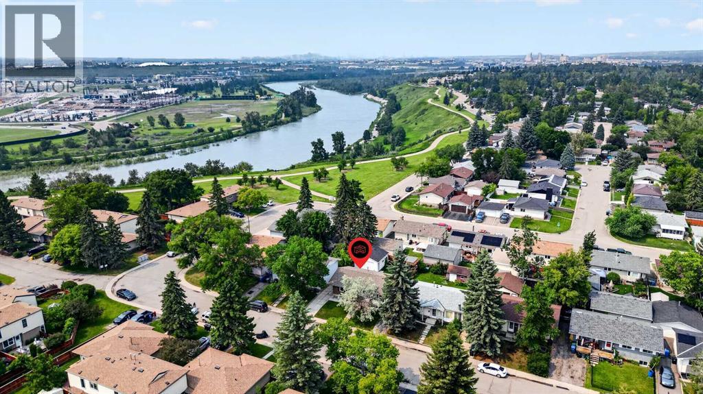 1820 Lysander Crescent SE