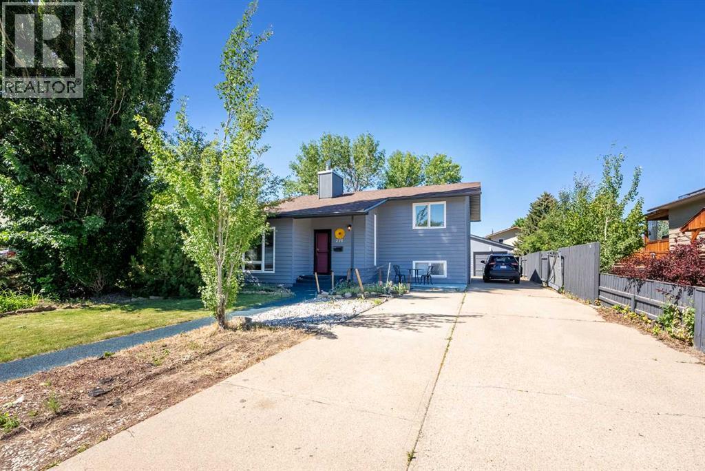210 Ojibwa Place W