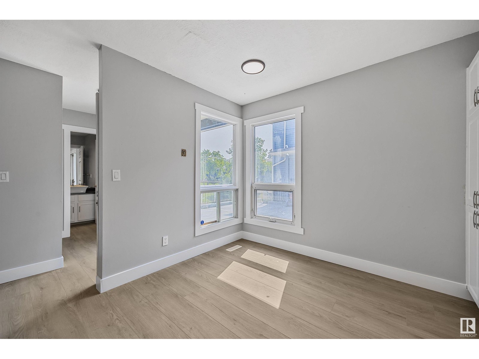 1511 LAKESIDE GR