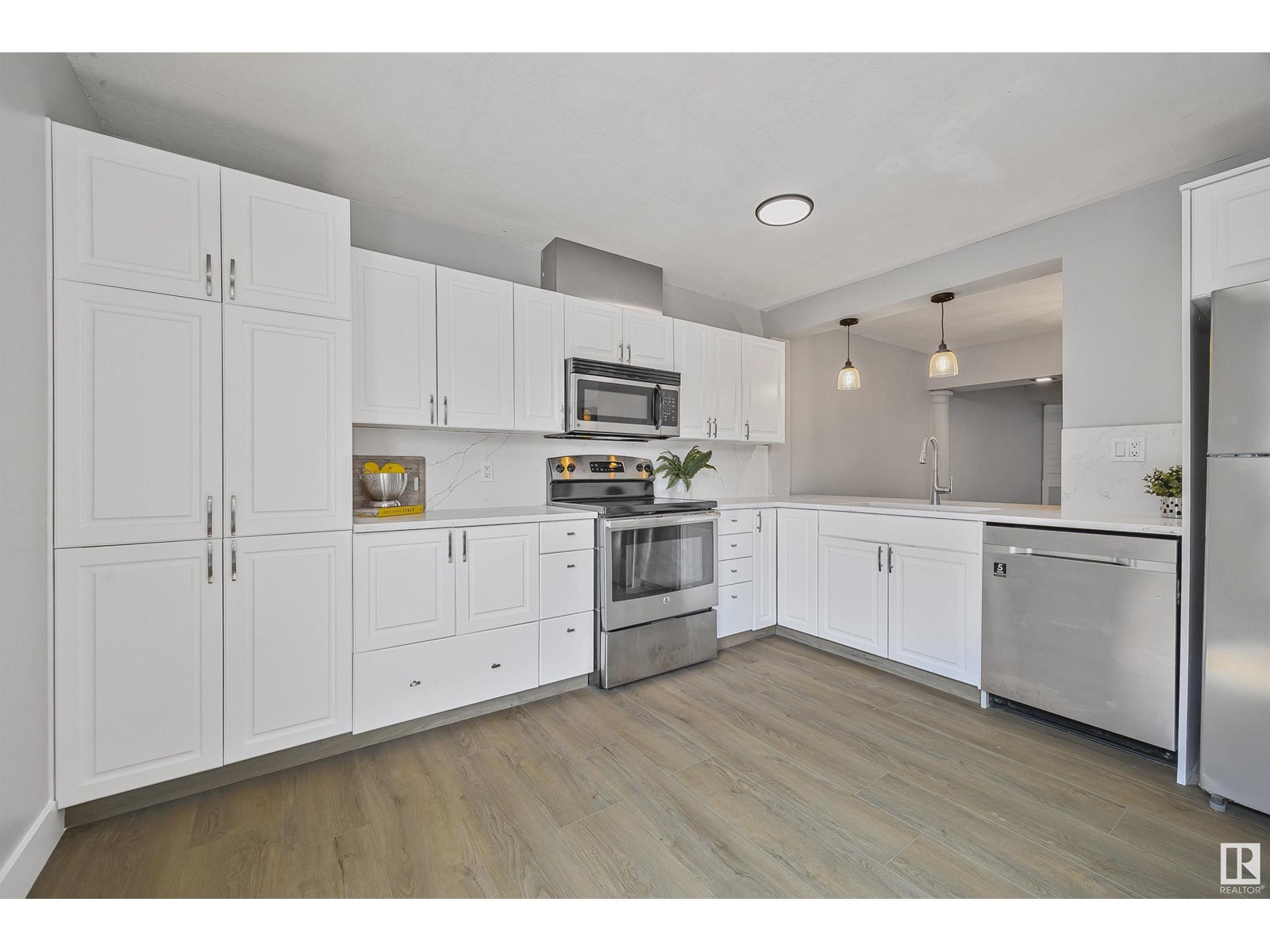 1511 LAKESIDE GR