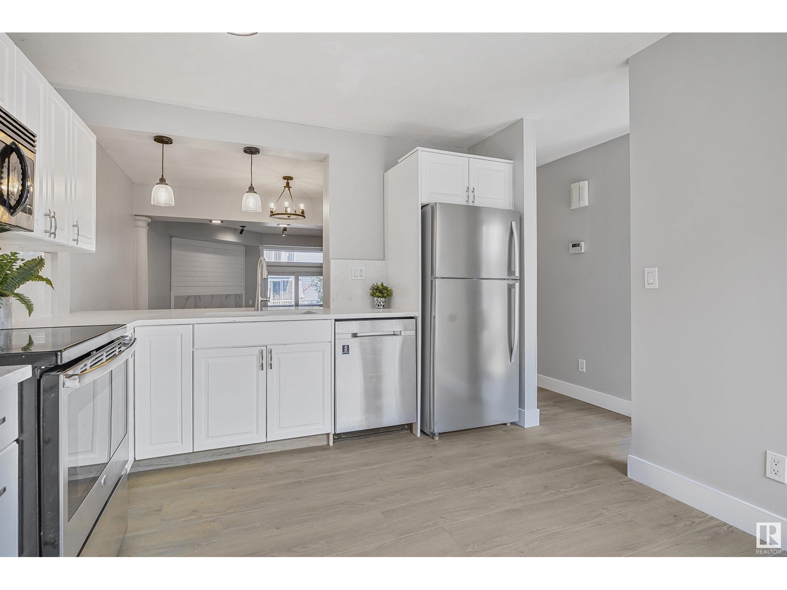 1511 LAKESIDE GR