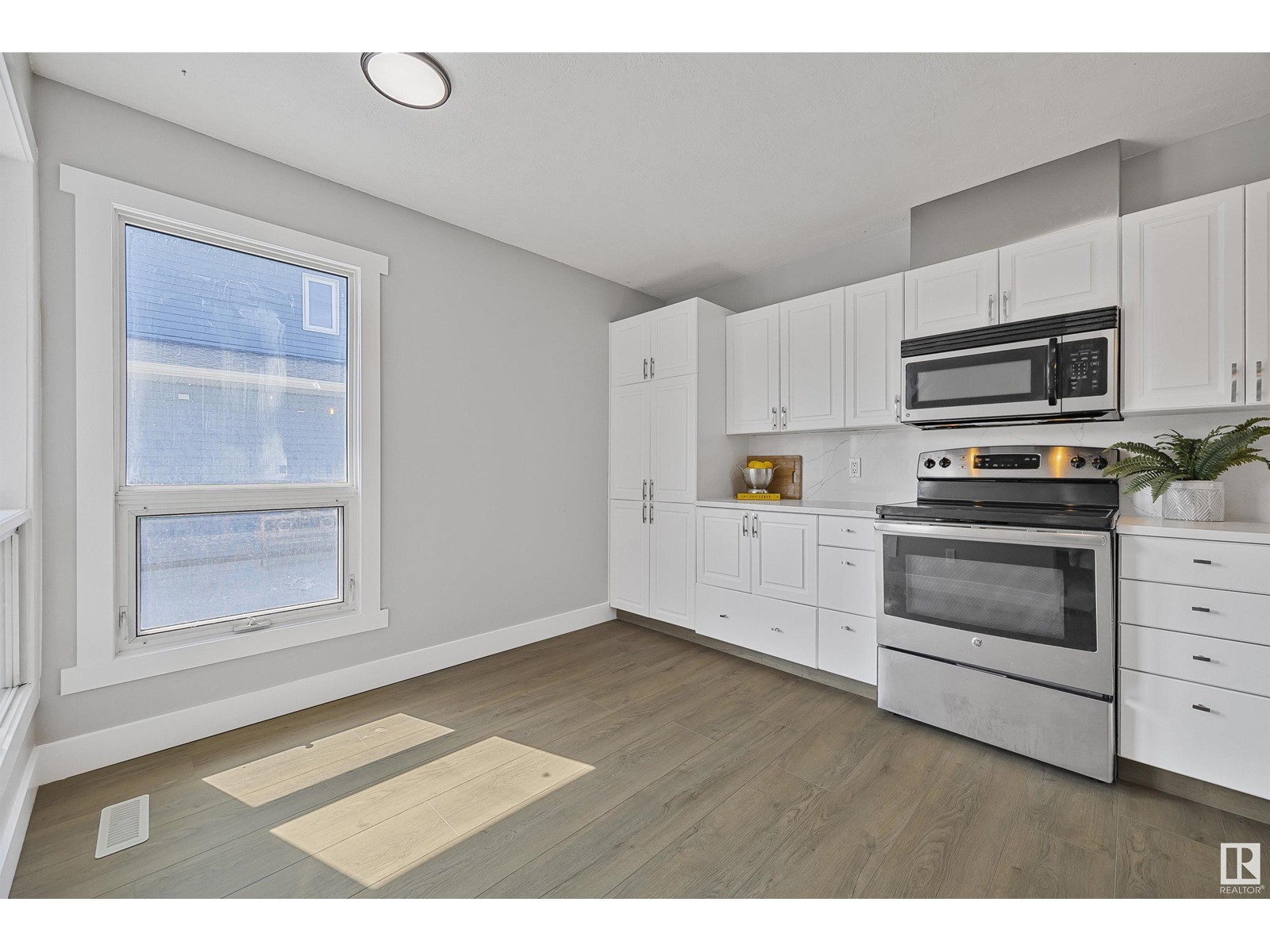 1511 LAKESIDE GR