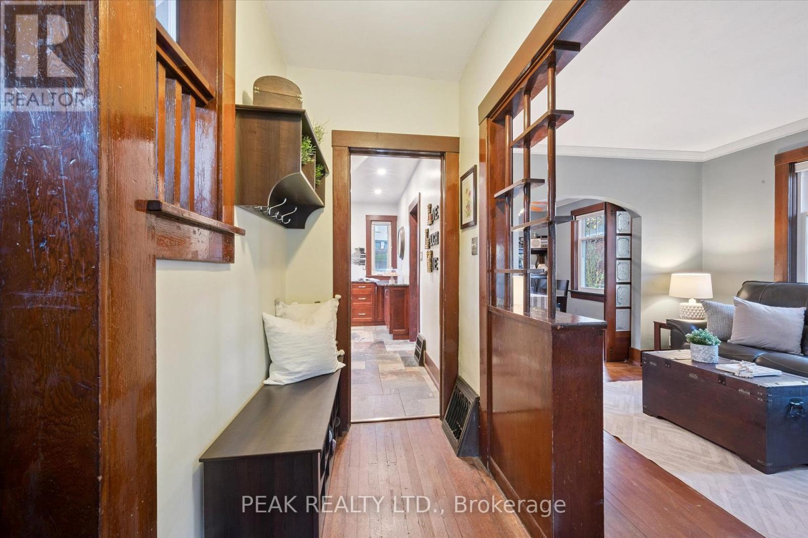 482 WELLINGTON STREET N