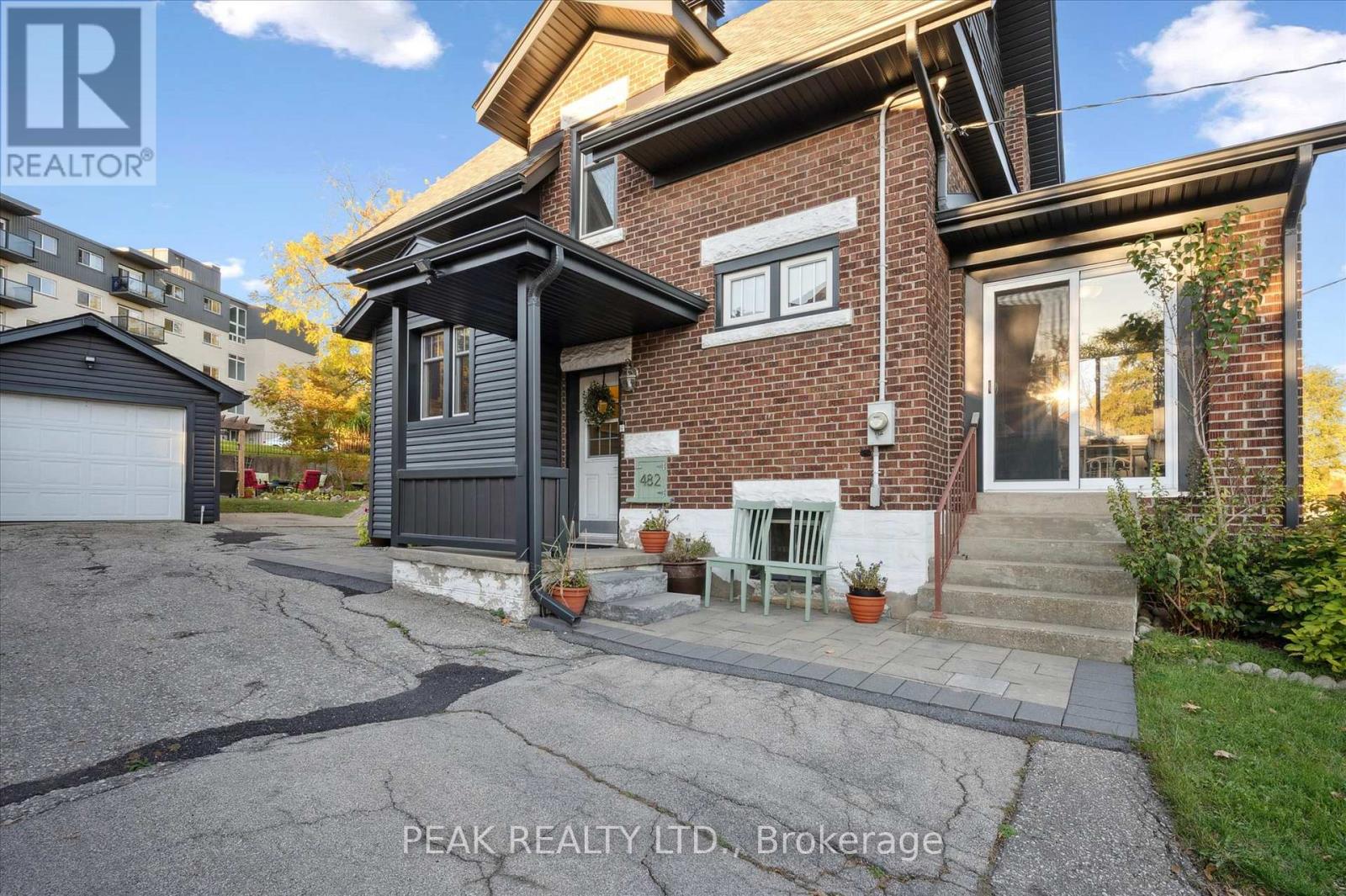 482 WELLINGTON STREET N