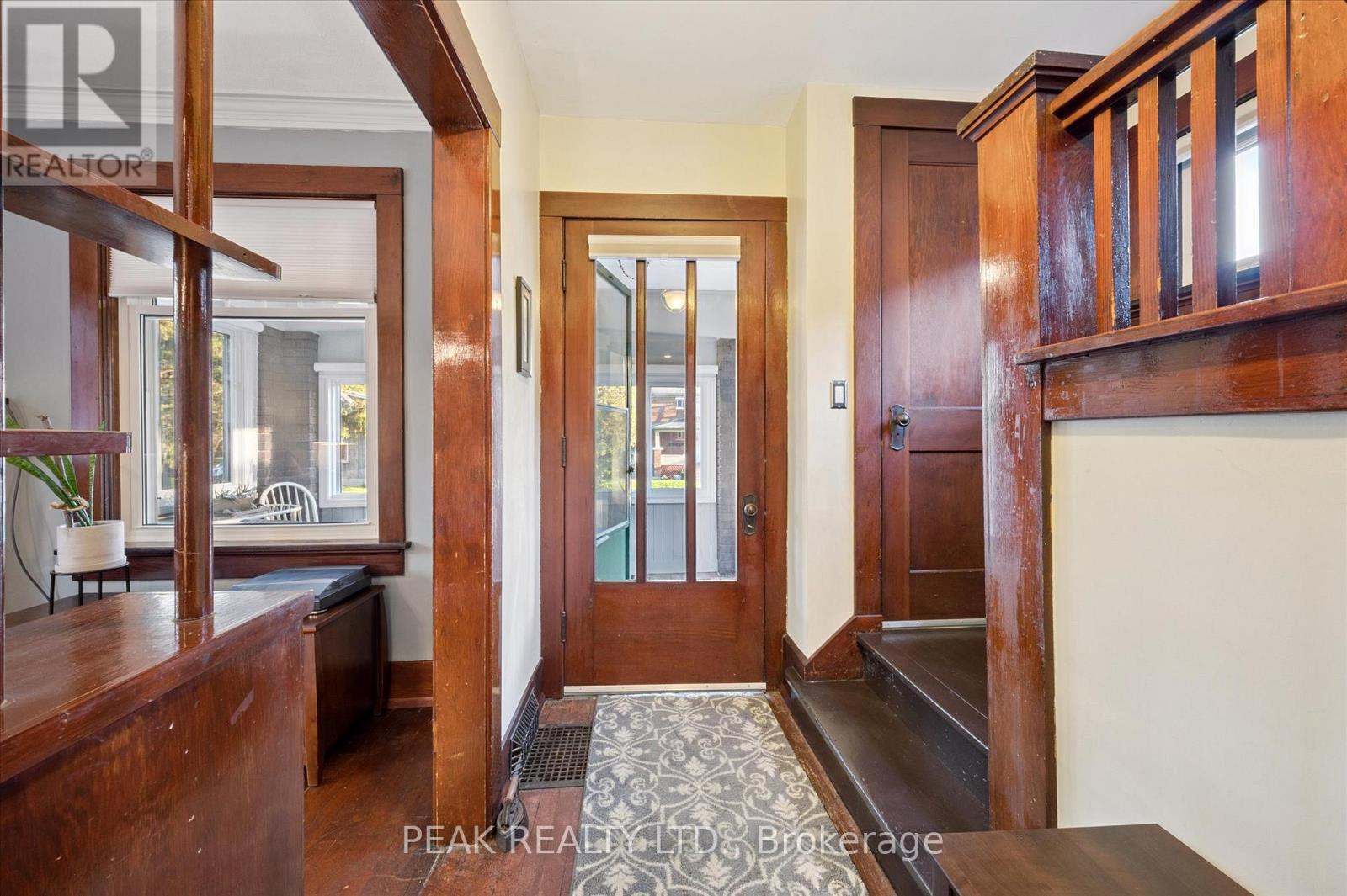 482 WELLINGTON STREET N