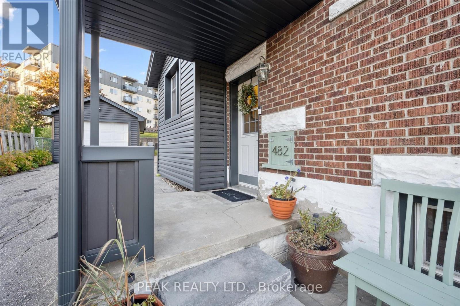 482 WELLINGTON STREET N