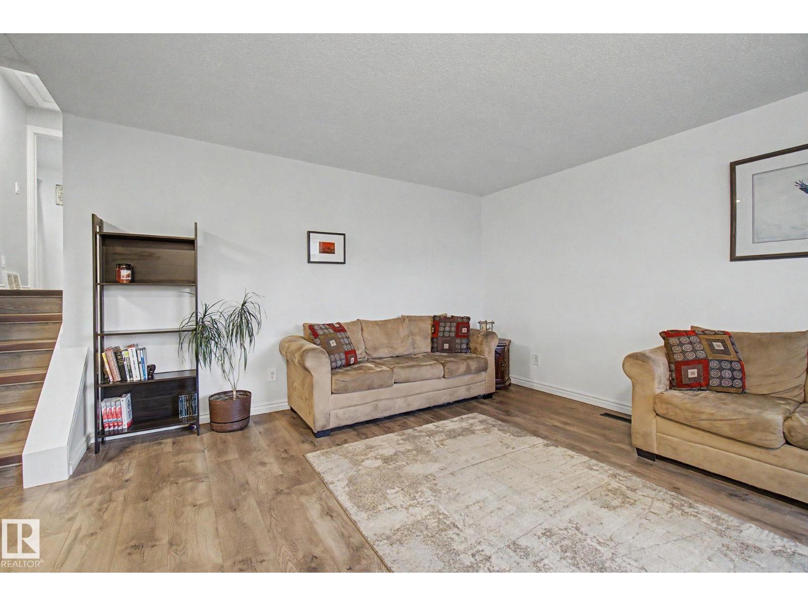 3706 41 AV NW