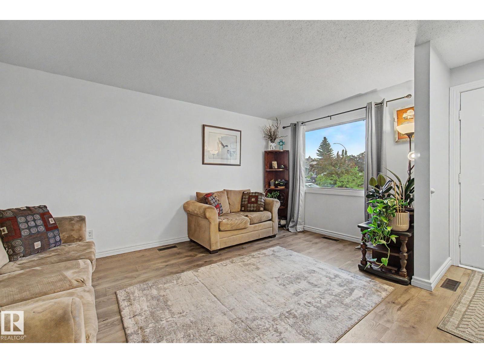 3706 41 AV NW