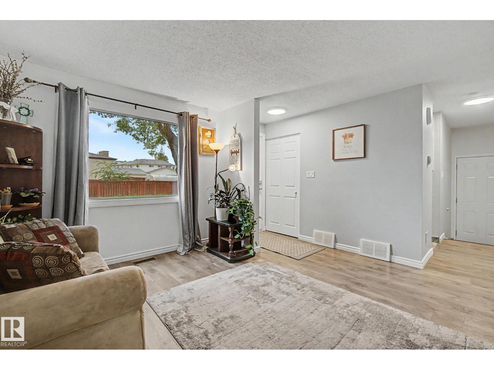 3706 41 AV NW