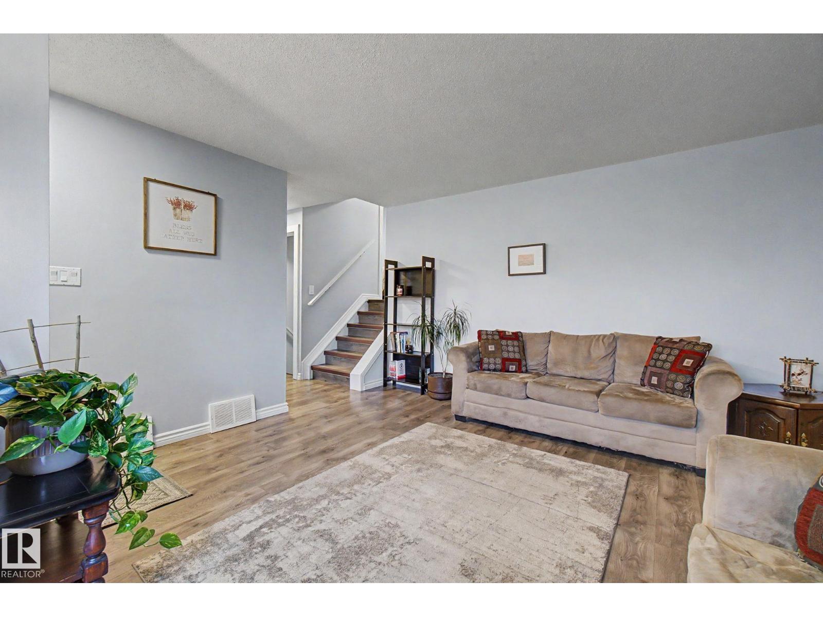 3706 41 AV NW