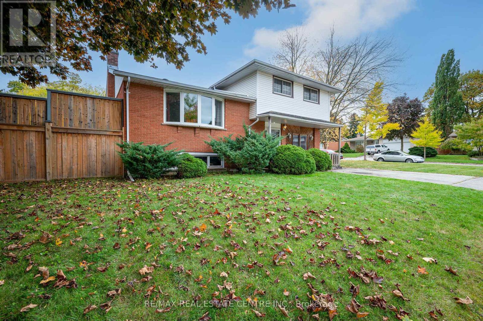 18 KINGSTON CRESCENT