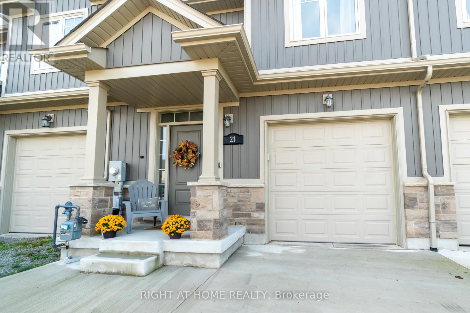 21 LAMB CRESCENT