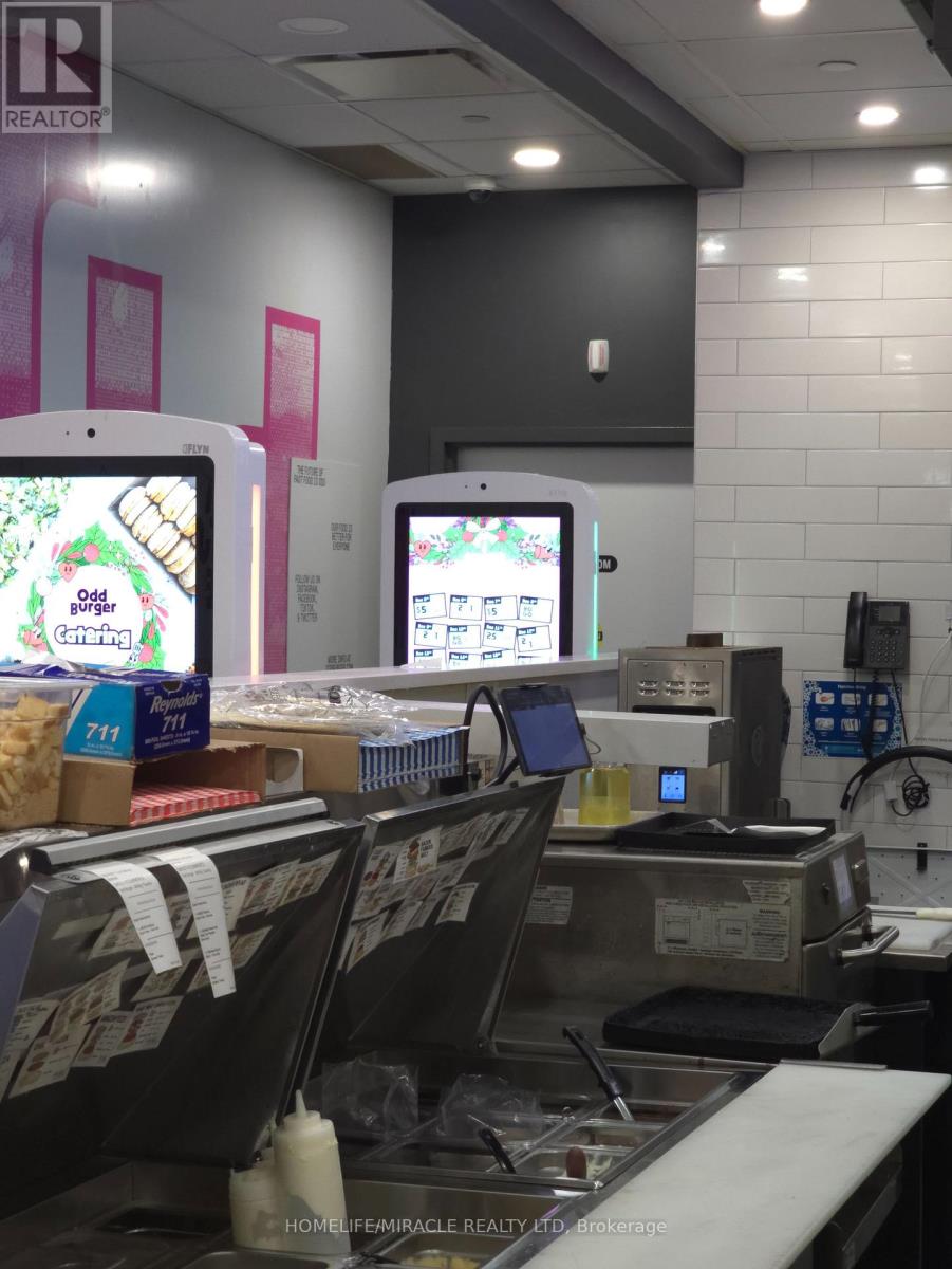 E2 - 150 TAUNTON ROAD W