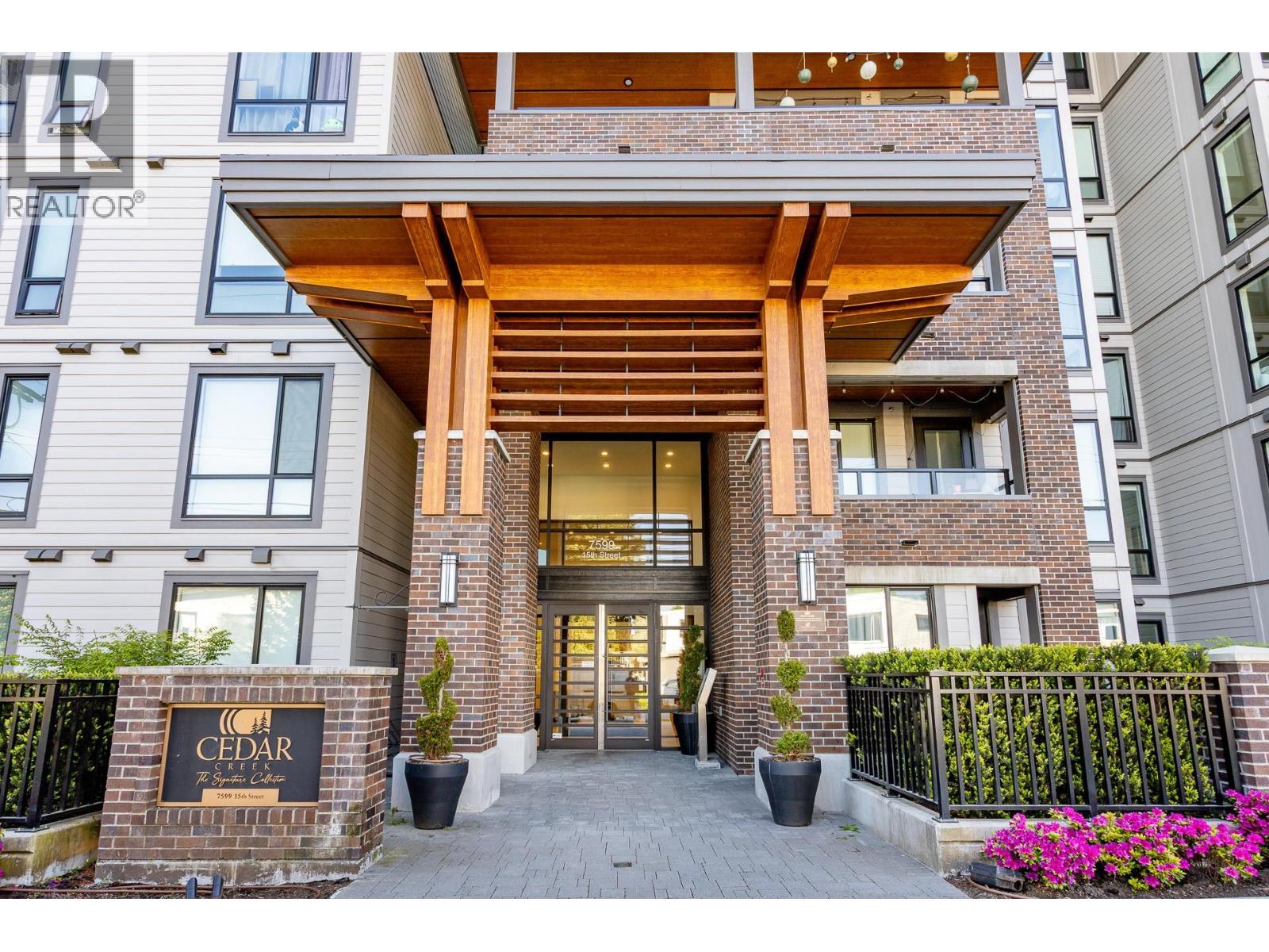 321 7599 15TH STREET