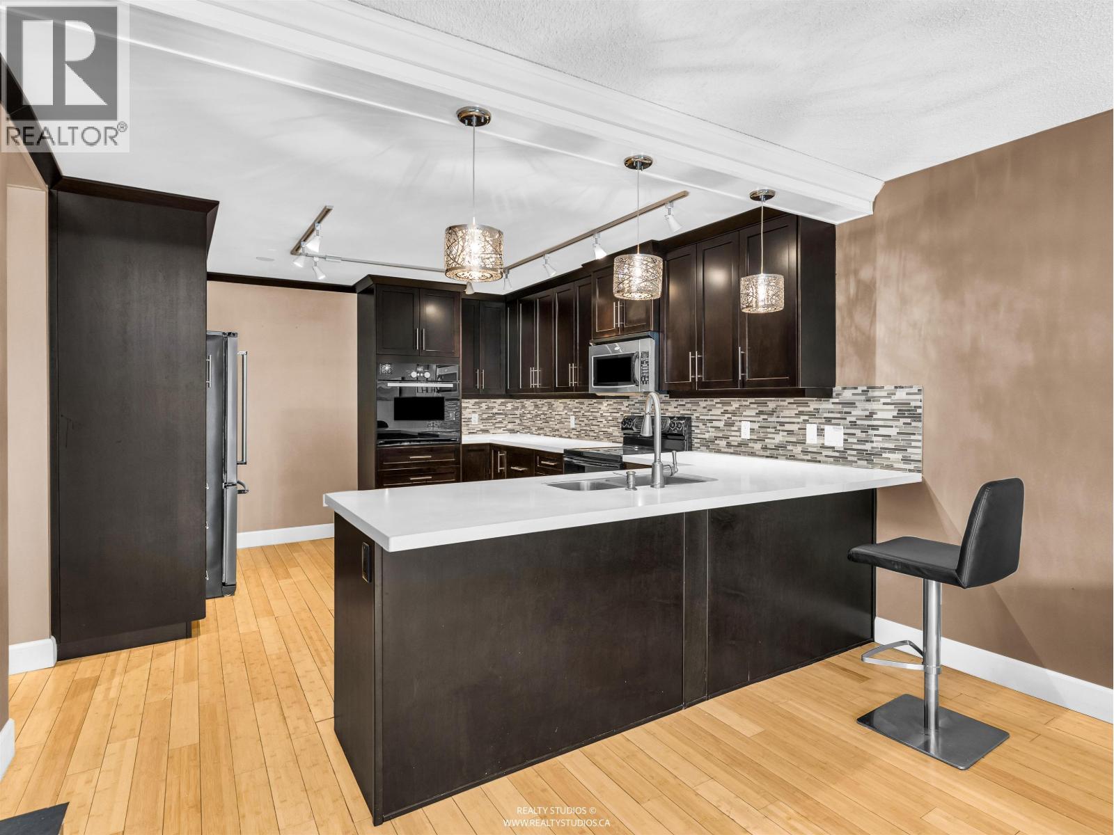 203 4323 GALLANT AVENUE