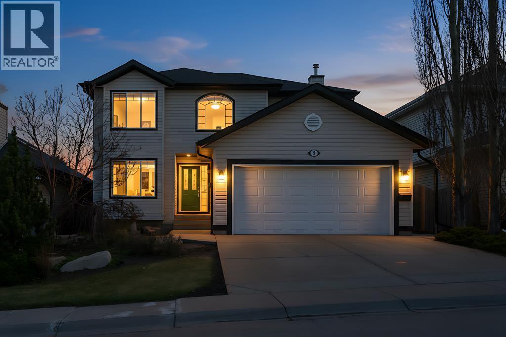 8 Valley Creek Crescent NW