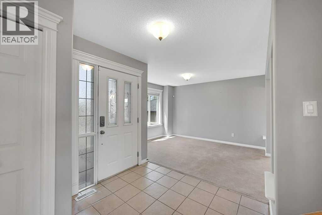 8 Valley Creek Crescent NW