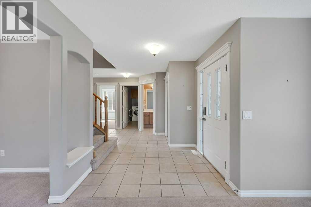 8 Valley Creek Crescent NW