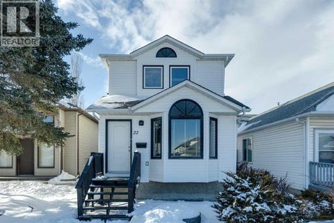 22 Hunterhorn Crescent NE Calgary AB T2K6J4