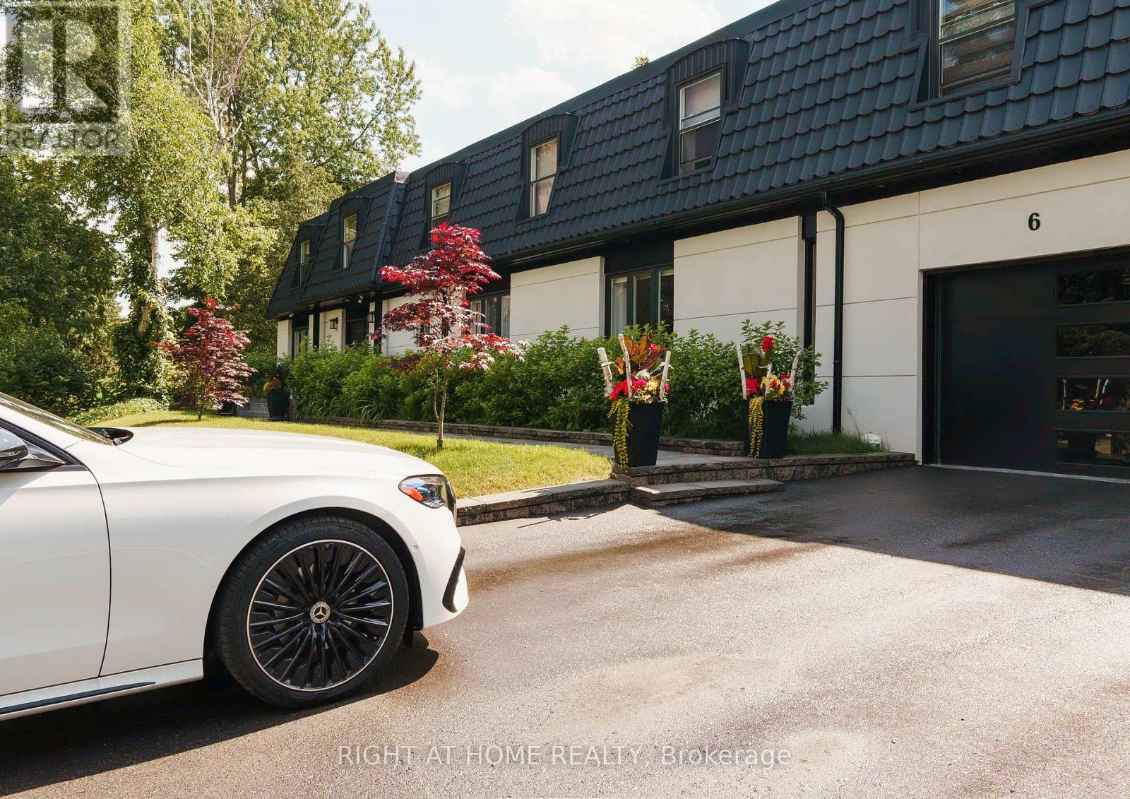 6 LADYSLIPPER COURT N
