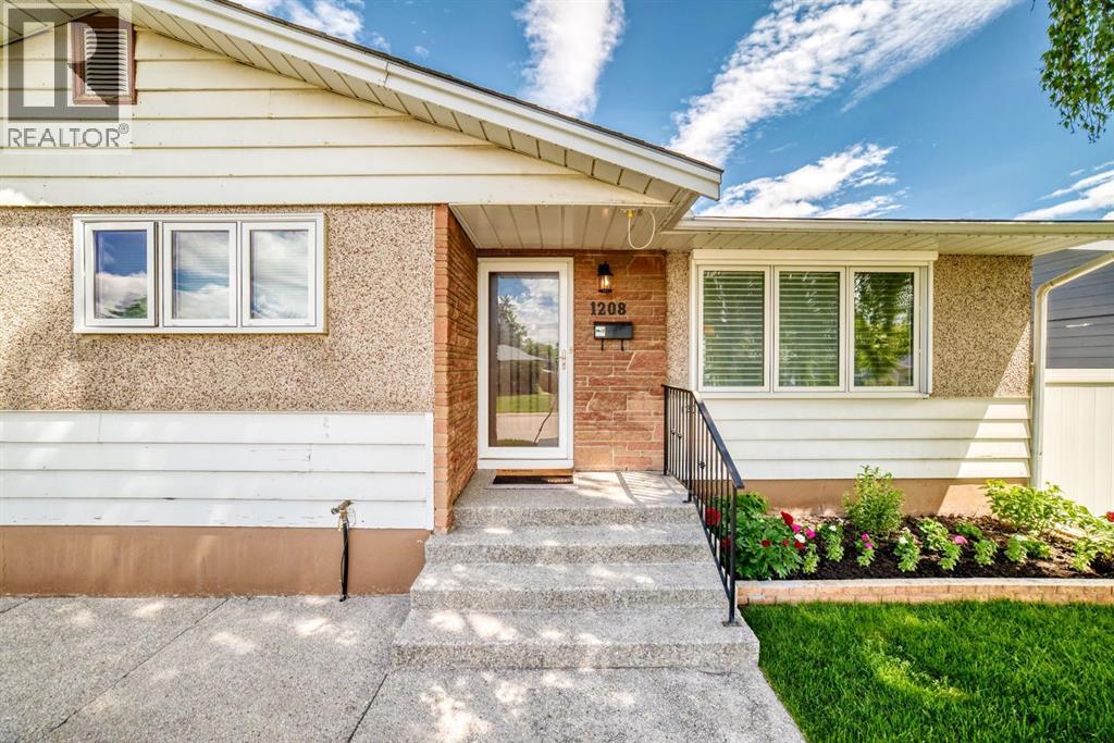 1208 Mackid Road NE