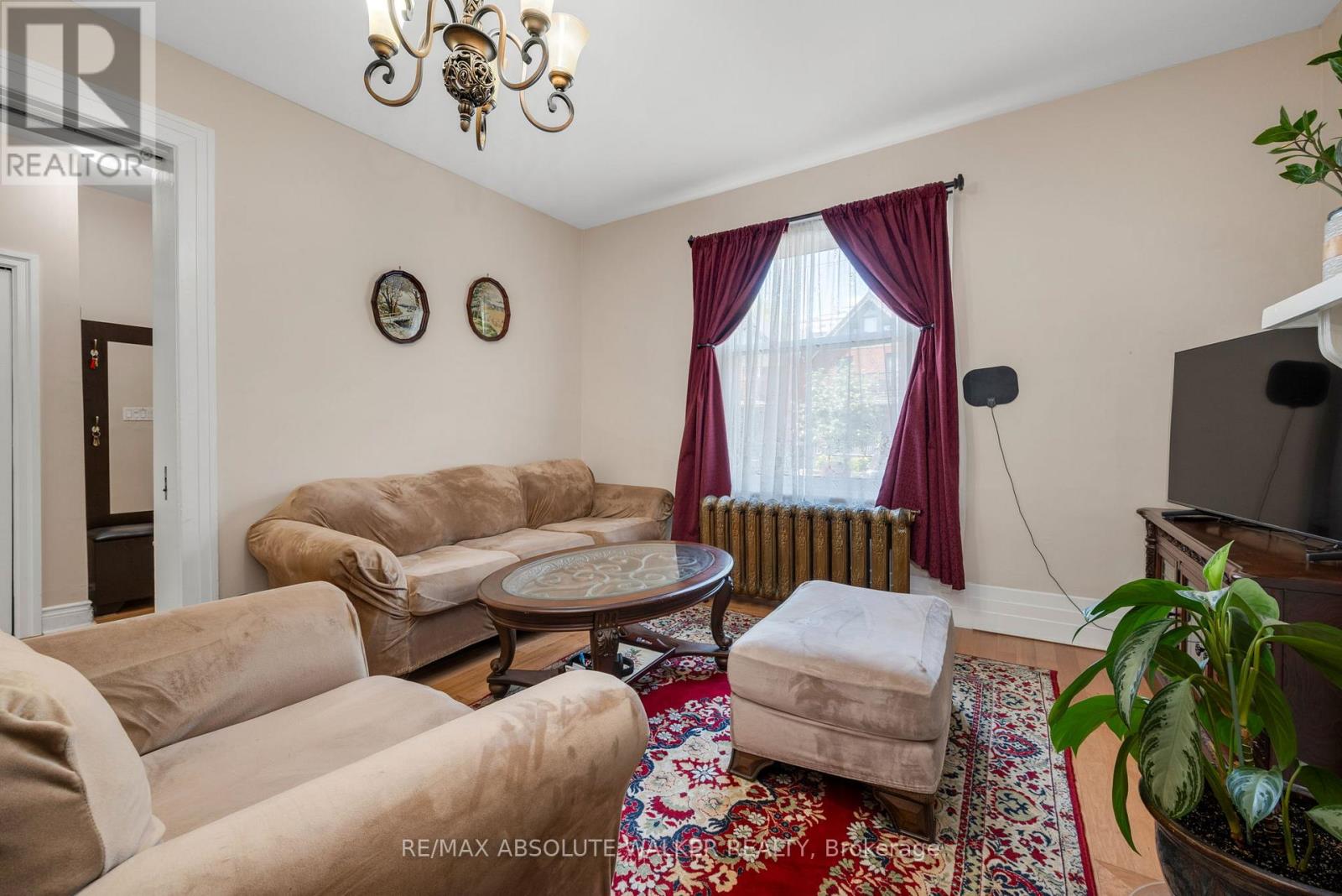C - 104 GILMOUR STREET