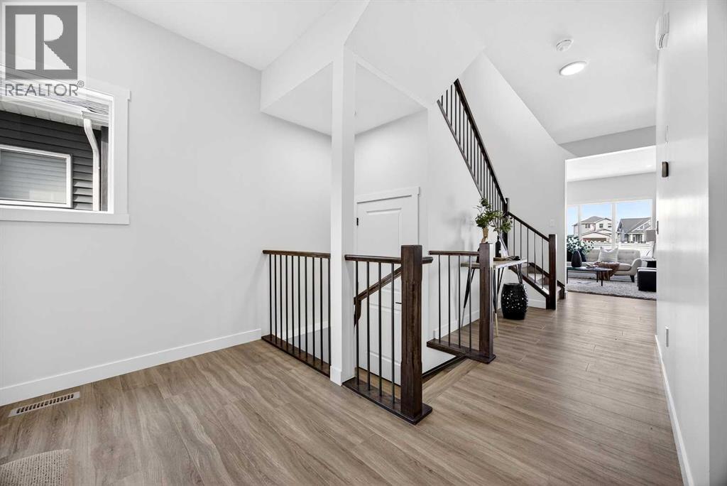 1086 Bayview Crescent SW