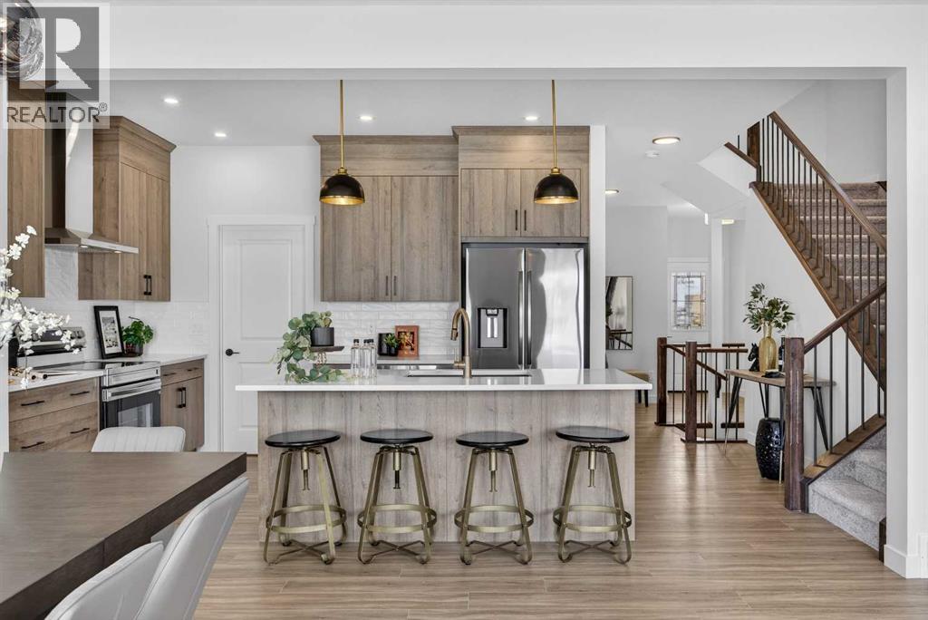 1086 Bayview Crescent SW