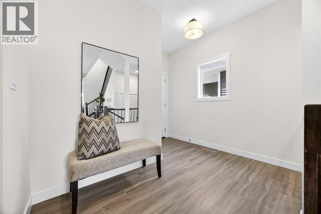 1086 Bayview Crescent SW