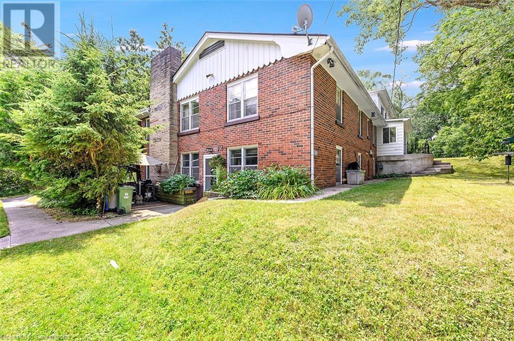 18 SULLIVAN'S Lane