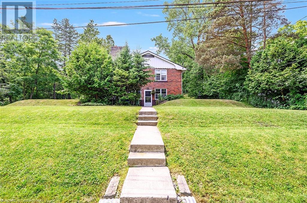 18 SULLIVAN'S Lane